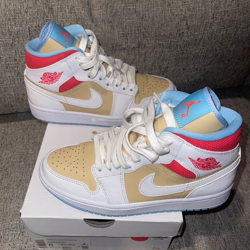 Air Jordan 1 Mid Sesame Colorway Womens 8 LIKE NEW